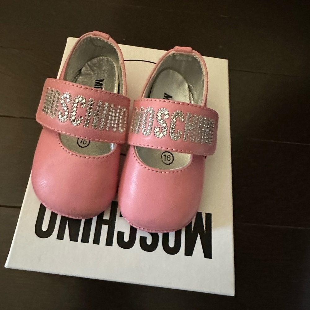 Pink Moschino crib shoes size 16
